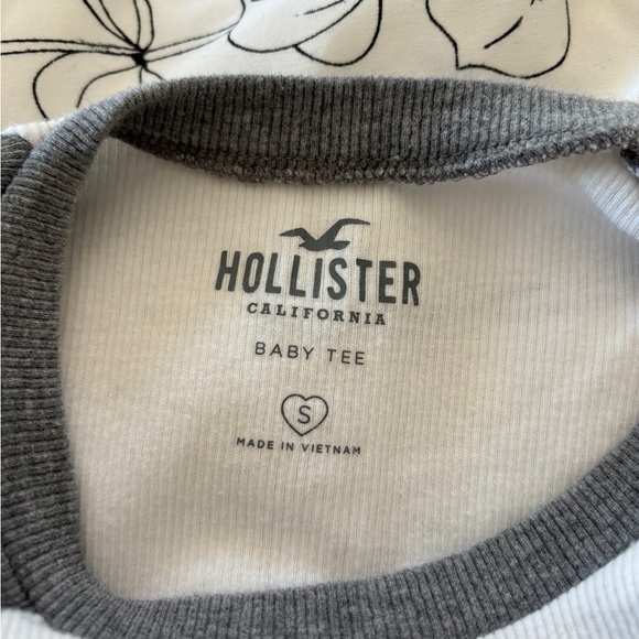Women’s Adorable Hollister California Baby Tee Crop Top Size Small - Picture 2 of 4